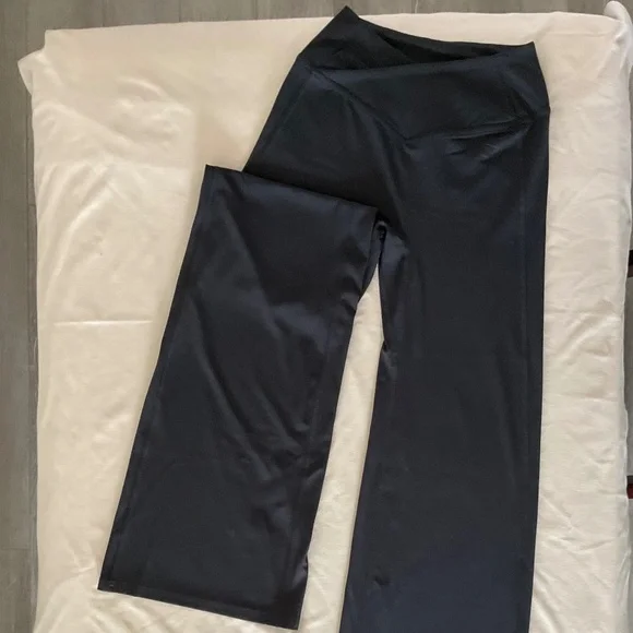 GYMSHARK women’s ’CROSSOVER FLARED LEGGINGS’ - Picture 1 of 12